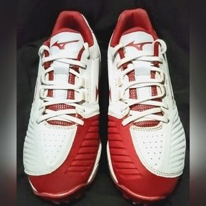 Mizuno Sweep 5 Low Women's Softball Cleats! Size 6.5!